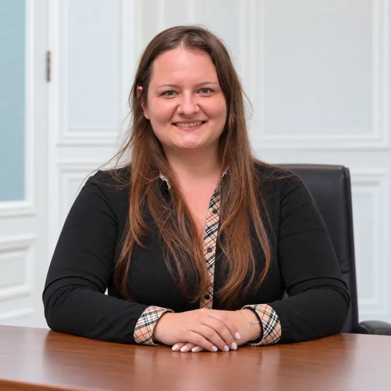 Faustine BESSON, assistante administrative du cabinet AARPI CCPS